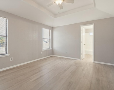 1003 Stewart Avenue - Photo Thumbnail 8