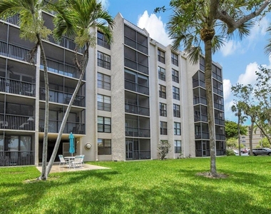 14 Royal Palm Way - Photo Thumbnail 6