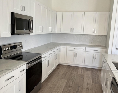 9066 Se Mars Street - Photo Thumbnail 9