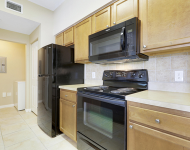 9211 Myrtlewood Circle W - Photo Thumbnail 12
