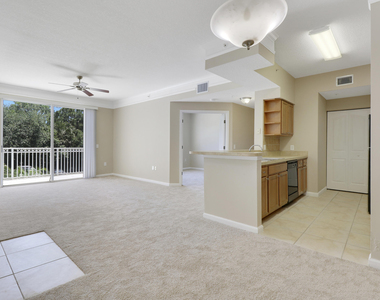 9211 Myrtlewood Circle W - Photo Thumbnail 11