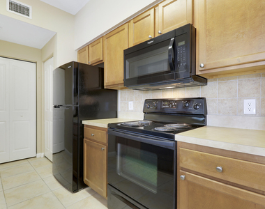 9211 Myrtlewood Circle W - Photo Thumbnail 13