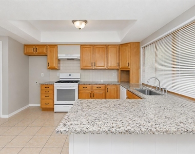 1204 W Spring Creek Parkway - Photo Thumbnail 13