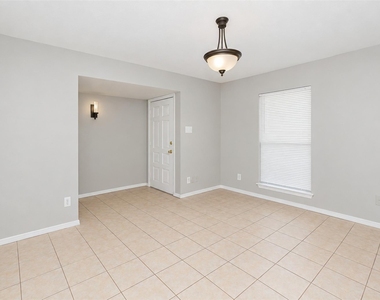 1204 W Spring Creek Parkway - Photo Thumbnail 7