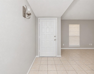 1204 W Spring Creek Parkway - Photo Thumbnail 4
