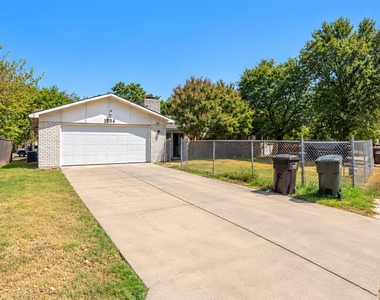 1204 W Spring Creek Parkway - Photo Thumbnail 33