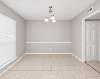 1204 W Spring Creek Parkway - Photo Thumbnail 8