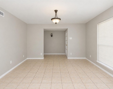1204 W Spring Creek Parkway - Photo Thumbnail 6
