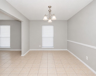 1204 W Spring Creek Parkway - Photo Thumbnail 11