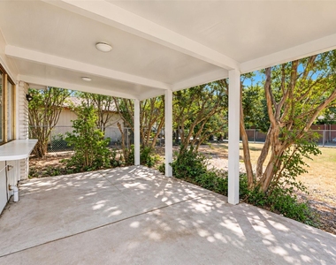 1204 W Spring Creek Parkway - Photo Thumbnail 30