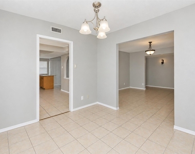 1204 W Spring Creek Parkway - Photo Thumbnail 9