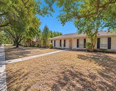 1204 W Spring Creek Parkway - Photo Thumbnail 2
