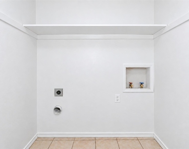 1204 W Spring Creek Parkway - Photo Thumbnail 28