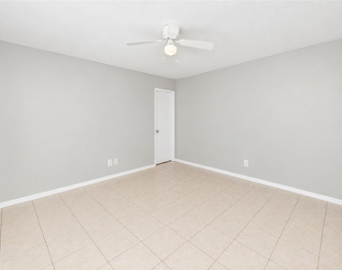 1204 W Spring Creek Parkway - Photo Thumbnail 20