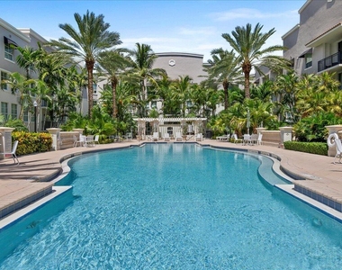 600 S Dixie Highway - Photo Thumbnail 4