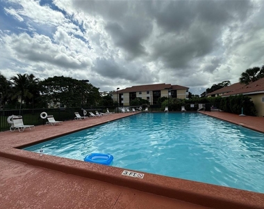 5741 Riverside Drive - Photo Thumbnail 20