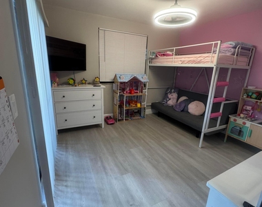 5741 Riverside Drive - Photo Thumbnail 15
