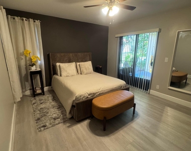 5741 Riverside Drive - Photo Thumbnail 10