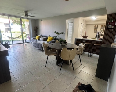5741 Riverside Drive - Photo Thumbnail 2