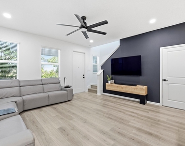 4178 S Longwood Lake Square - Photo Thumbnail 3