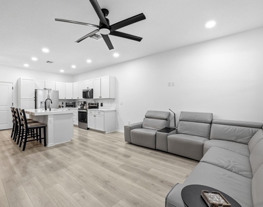 4178 S Longwood Lake Square - Photo Thumbnail 2