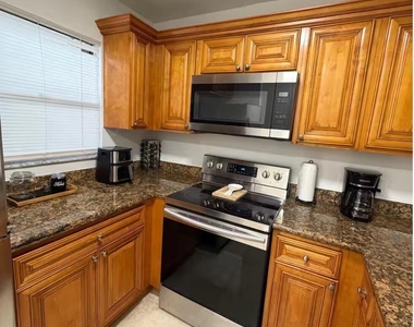 1620 Balfour Point Drive - Photo Thumbnail 4