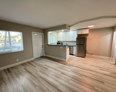 306 E Ocean Avenue - Photo Thumbnail 9