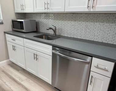 306 E Ocean Avenue - Photo Thumbnail 7
