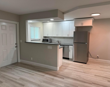 306 E Ocean Avenue - Photo Thumbnail 8