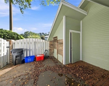 3438 Nw 104th Way - Photo Thumbnail 2