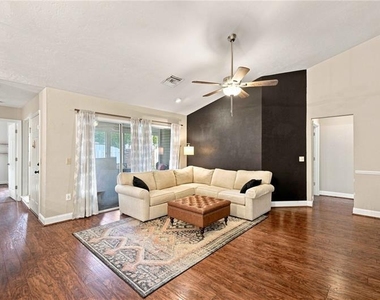 3438 Nw 104th Way - Photo Thumbnail 6