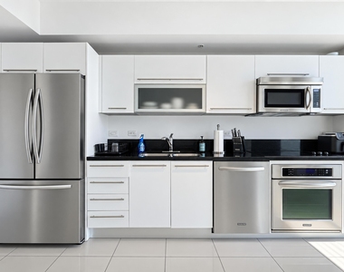 244 Biscayne Boulevard - Photo Thumbnail 3