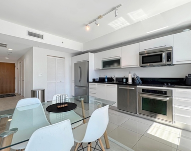 244 Biscayne Boulevard - Photo Thumbnail 10