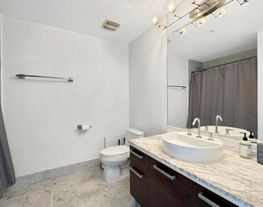244 Biscayne Boulevard - Photo Thumbnail 15