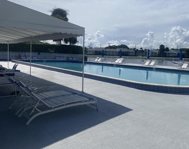 1002 Green Pine Boulevard - Photo Thumbnail 28