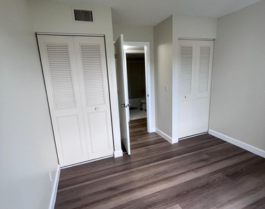 1002 Green Pine Boulevard - Photo Thumbnail 3