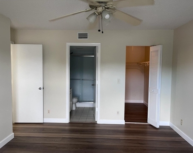 1002 Green Pine Boulevard - Photo Thumbnail 6