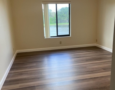 1002 Green Pine Boulevard - Photo Thumbnail 13