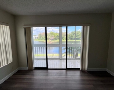 1002 Green Pine Boulevard - Photo Thumbnail 11