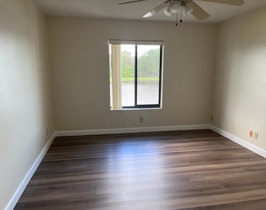 1002 Green Pine Boulevard - Photo Thumbnail 22
