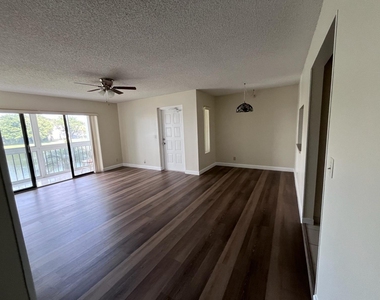 1002 Green Pine Boulevard - Photo Thumbnail 21