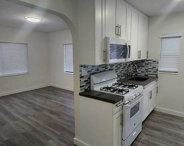 1836 Lincoln Street - Photo Thumbnail 5