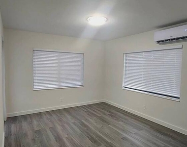 1836 Lincoln Street - Photo Thumbnail 4