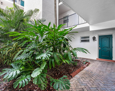 1212 Se 2nd Court - Photo Thumbnail 2