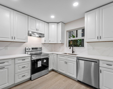 1212 Se 2nd Court - Photo Thumbnail 9