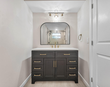 1212 Se 2nd Court - Photo Thumbnail 11