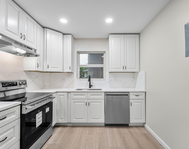 1212 Se 2nd Court - Photo Thumbnail 10