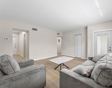 1212 Se 2nd Court - Photo Thumbnail 7