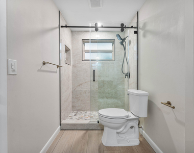 1212 Se 2nd Court - Photo Thumbnail 12