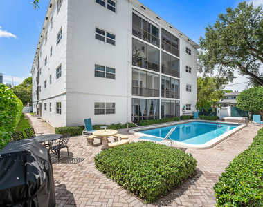 1212 Se 2nd Court - Photo Thumbnail 14